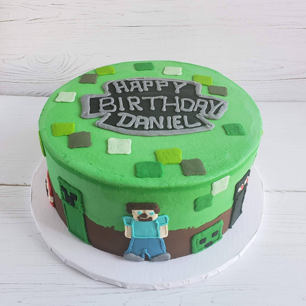 Minecraft themed birthday cake Stock Photo - Alamy