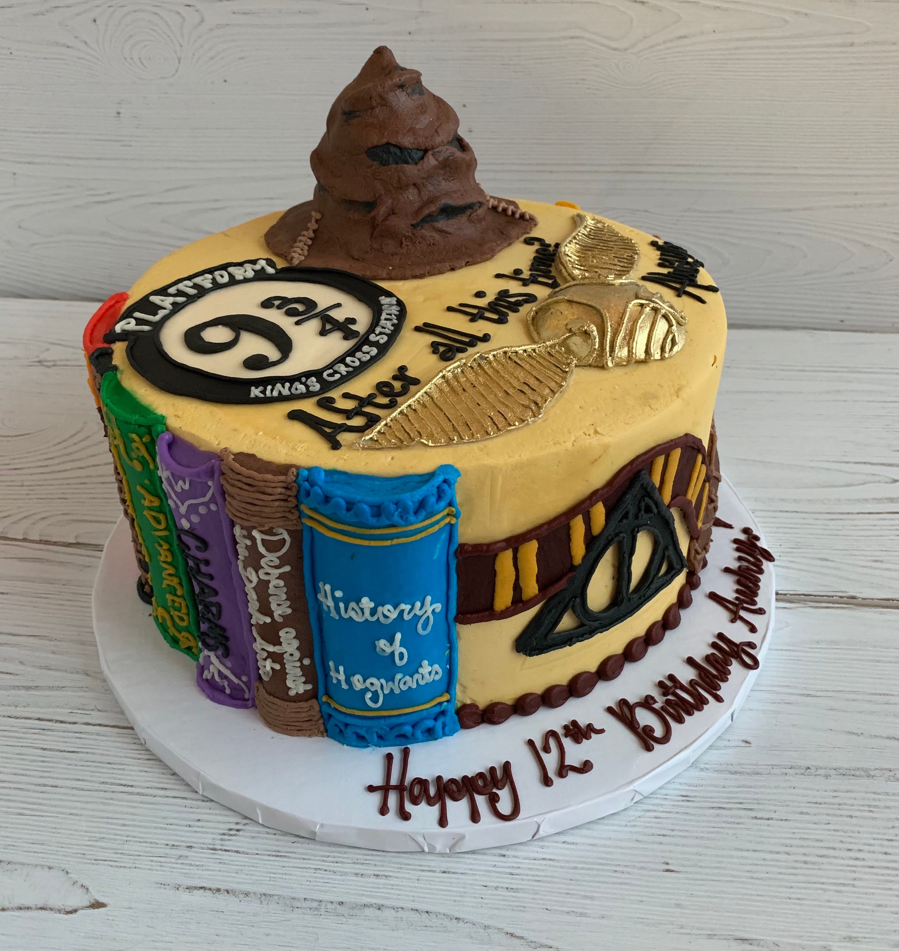 Harry Potter Tie Cake – Creme Castle