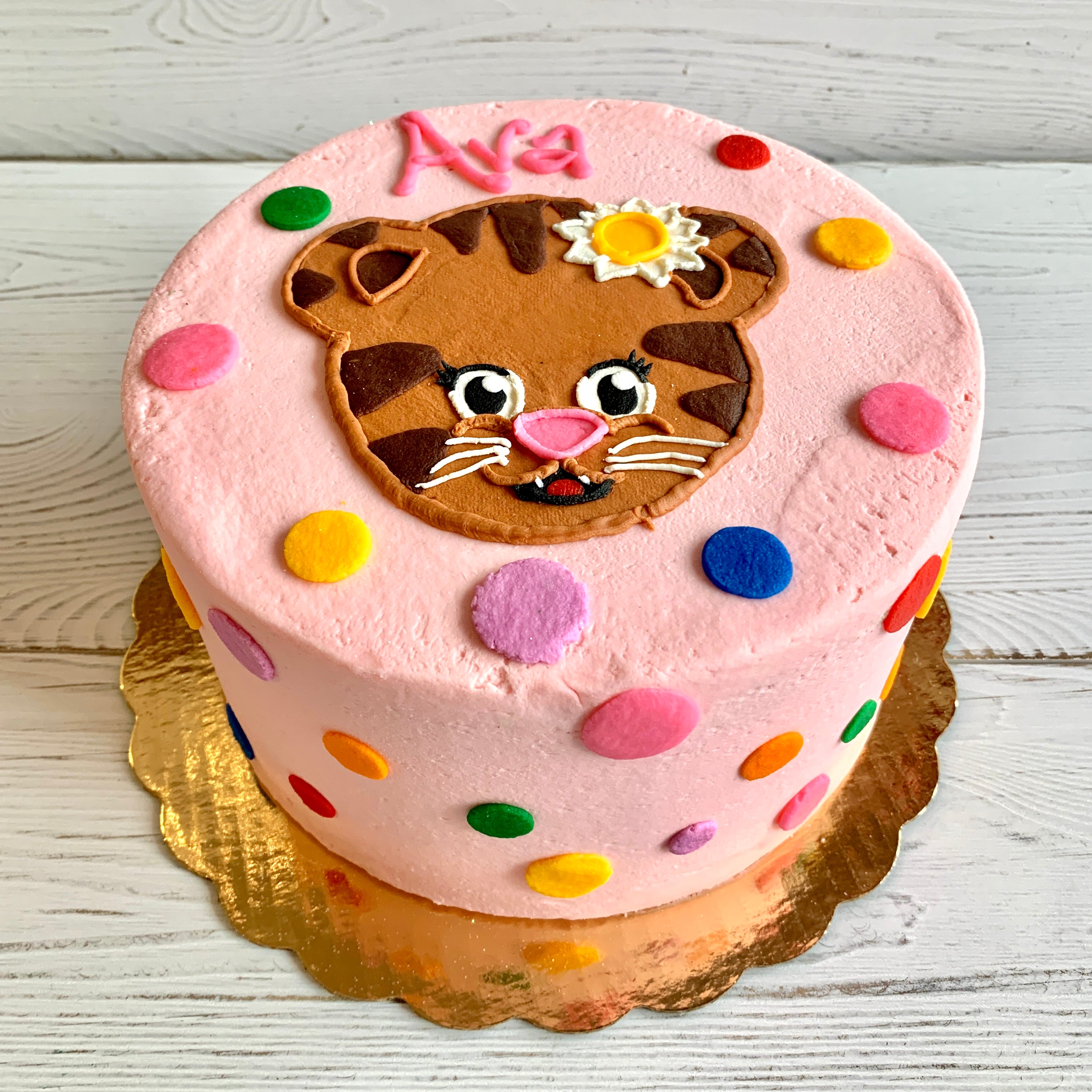 Sculpted Tiger cake buttercream cake / tiger fondant cake / tiger cupcakes,  Food & Drinks, Homemade Bakes on Carousell